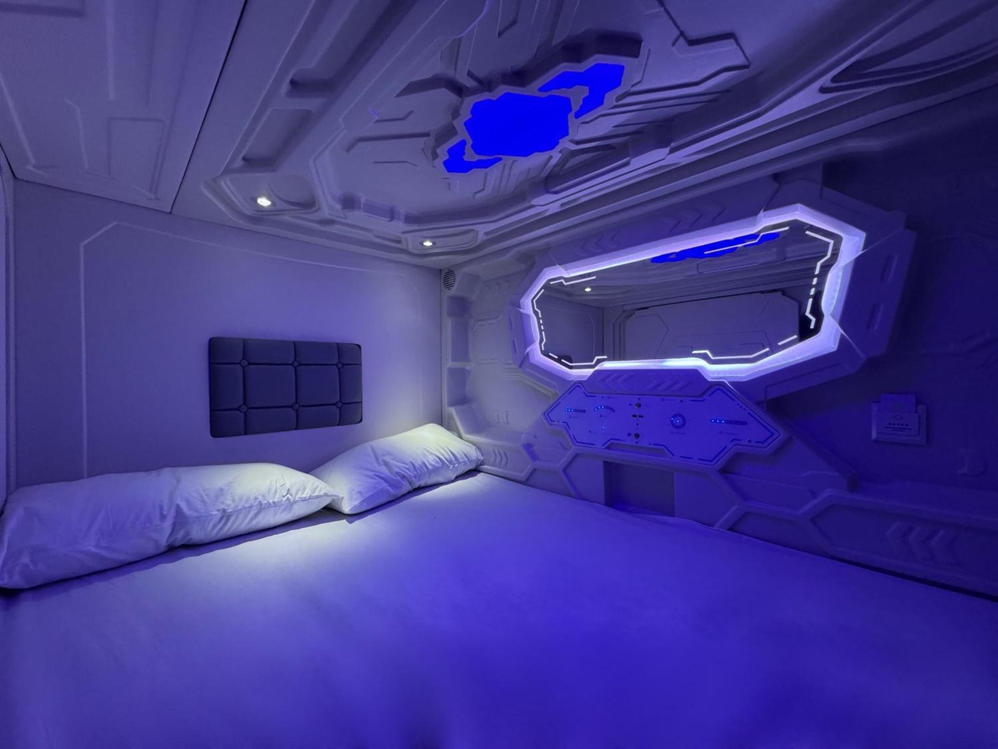 Hostel Space Capsule - Madrid — Photos 2